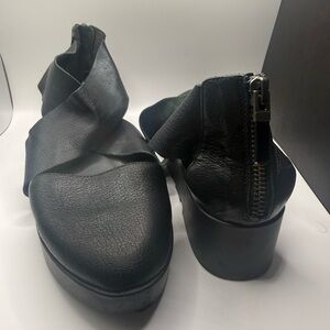 Eileen Fisher Black Leather Women's Shoes Size 5